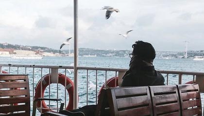 开云app-利雅得胜利全队祝贺马内夺非洲杯，C罗亲自给他切蛋糕