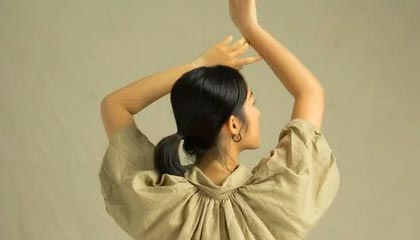 开云app-利雅得胜利全队祝贺马内夺非洲杯，C罗亲自给他切蛋糕